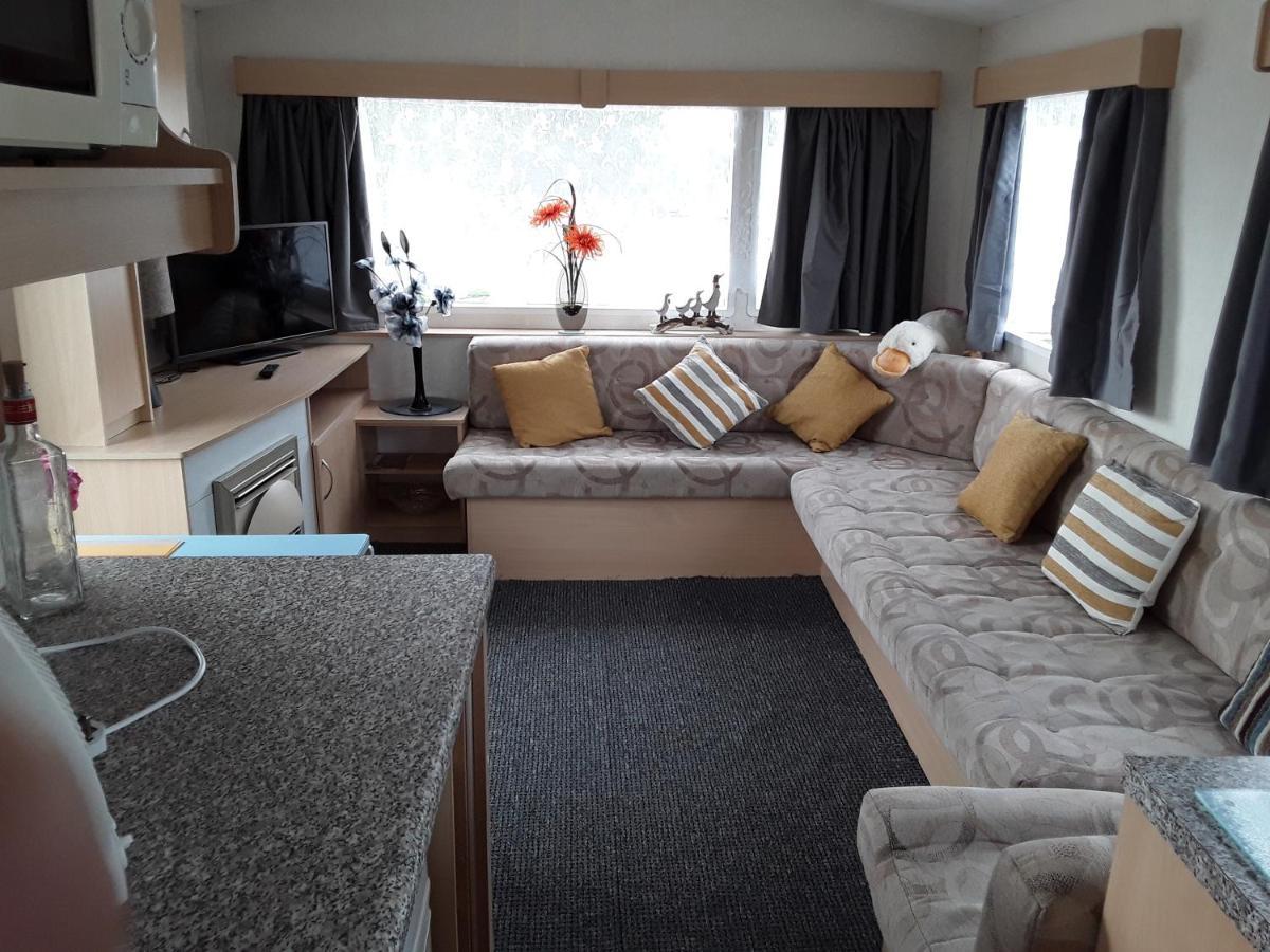 Davies Van Kingston upon Hull Buitenkant foto